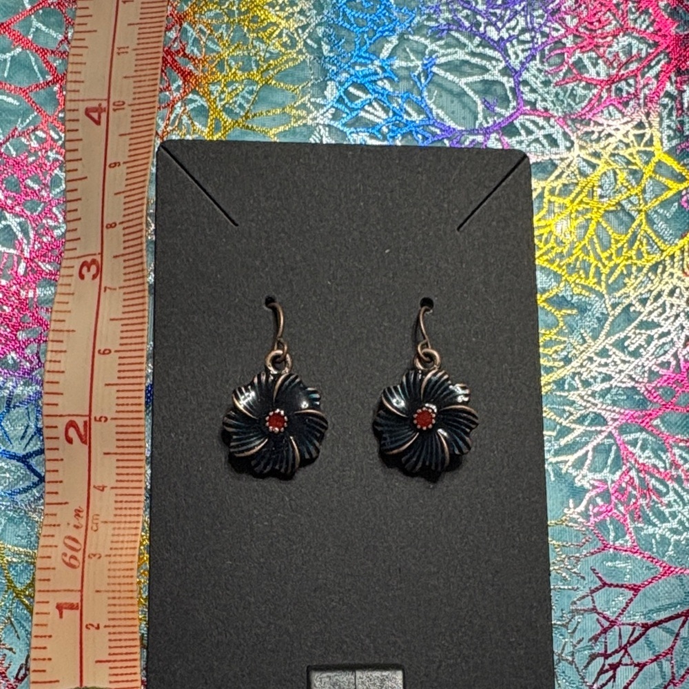 🖤Chic Black and Red Floral Earrings🖤